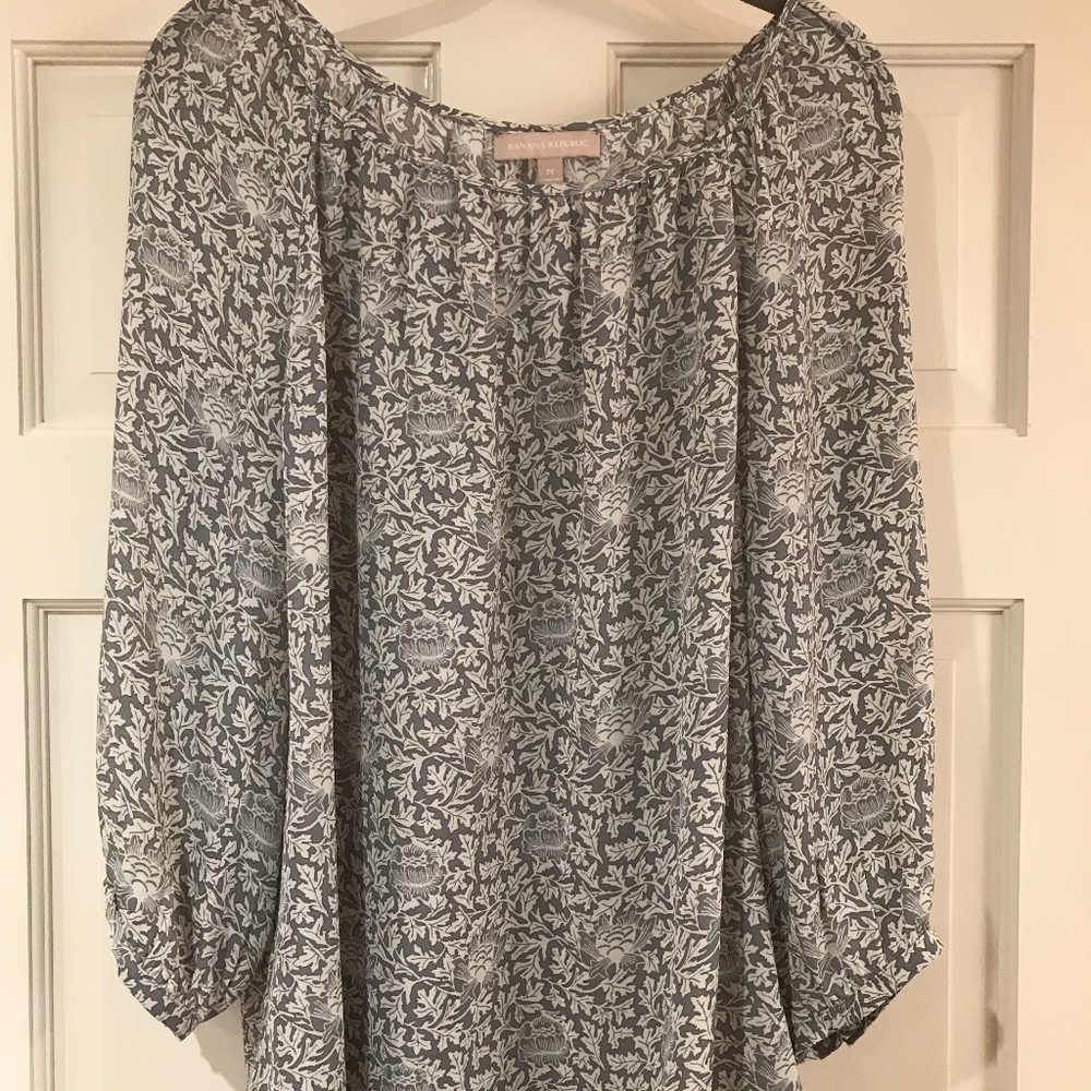 Banana Republic Grey and White Blouse